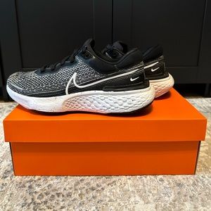 Nike ZoomX Invincible Run Flyknit - Mens 9.5